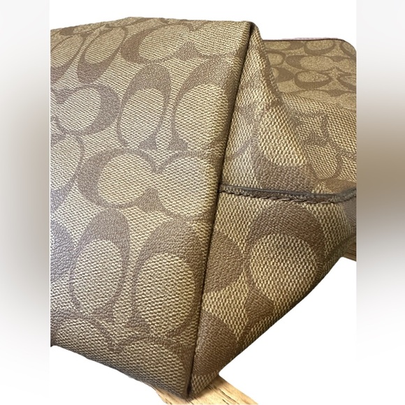COACH City Tote Signature Khaki Monogram Rare Lilac Leather Strap and Detail - Picture 8 of 10